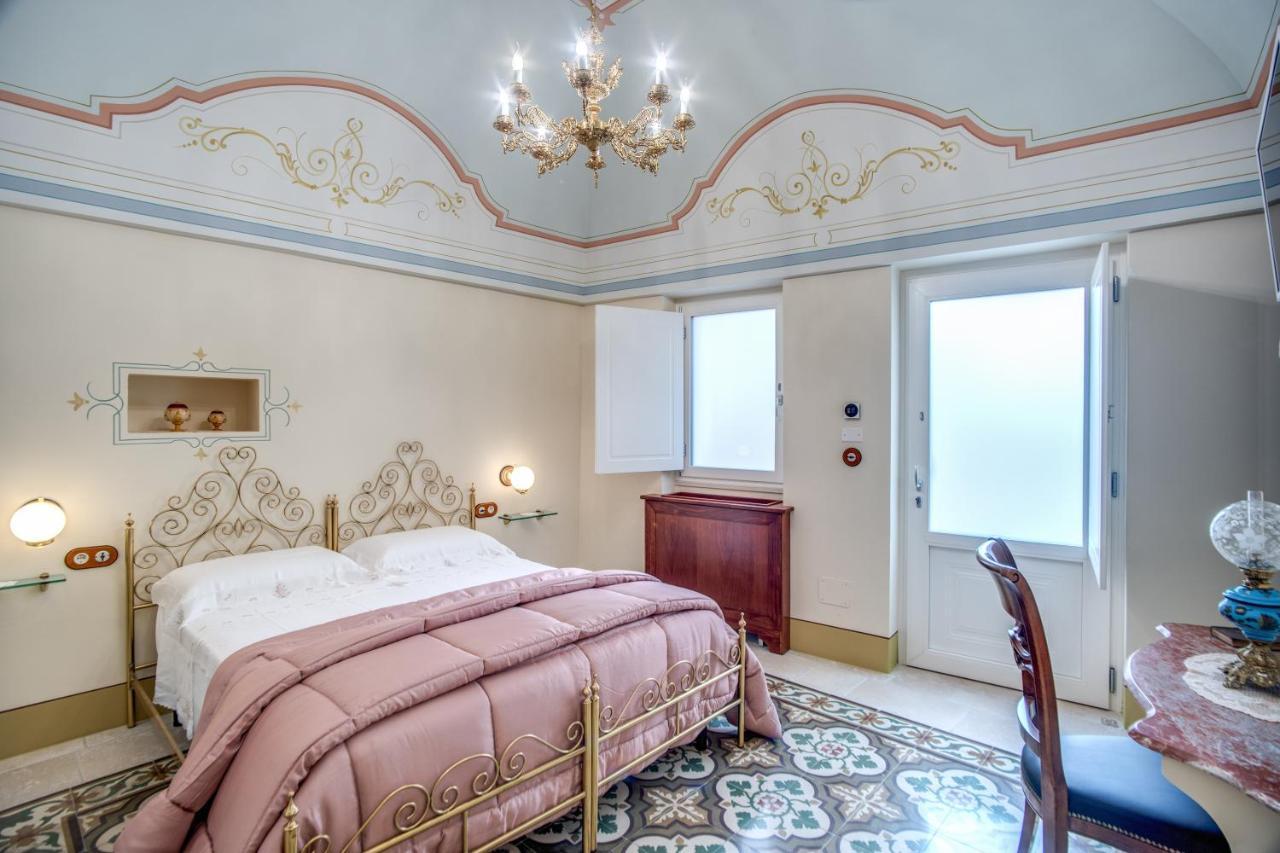 Bed and Breakfast Palazzo Stunis - Dimora Di Charme Ostuni Exteriér fotografie