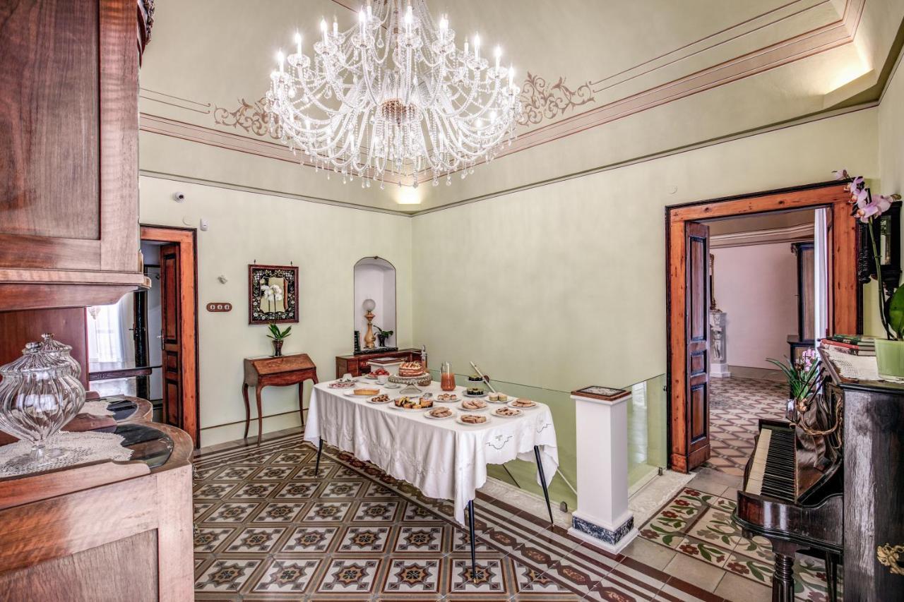 Bed and Breakfast Palazzo Stunis - Dimora Di Charme Ostuni Exteriér fotografie